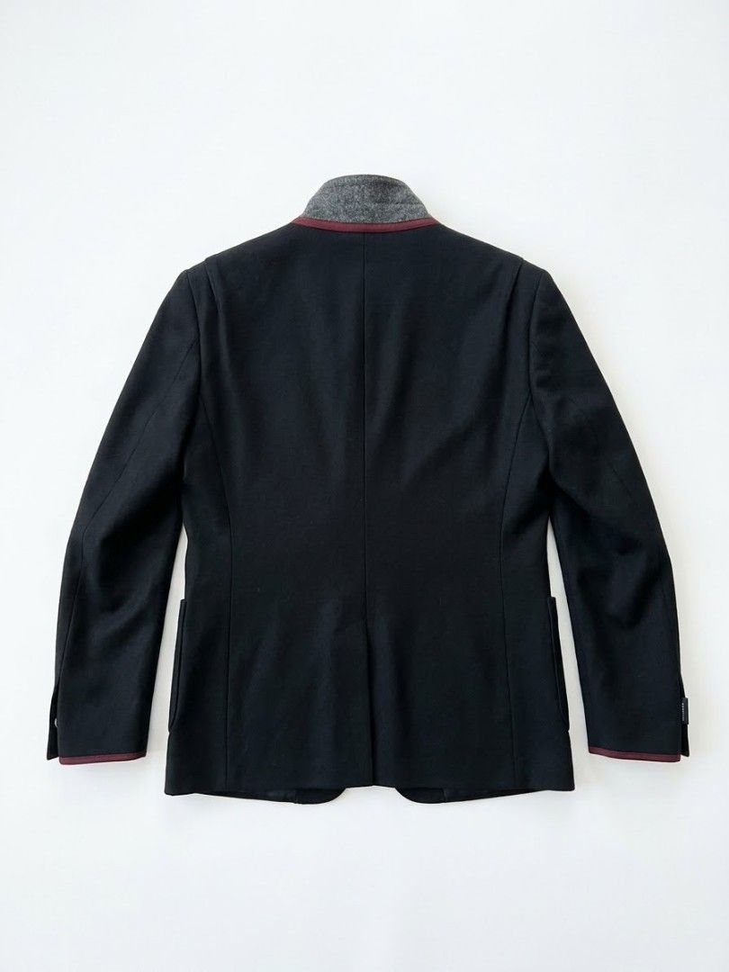 Dior Homme Wool Blend Blazer Jacket Navy Size M (Category: Coats, Jackets and Outerwear) located in Urdaneta. Submitted by goldeneagle-e662 (Listing ID 1470651279, Image 2). Description: - Brand: Dior Homme - Color: Navy blue with grey and red collar contrast - Size: Medium (Made in Italy) - Material: Premium wool, nylon, and cashmere blend - Details: Iconic gold bee logo engraved buttons - Pockets: Two front patch pockets and one chest pocket - 