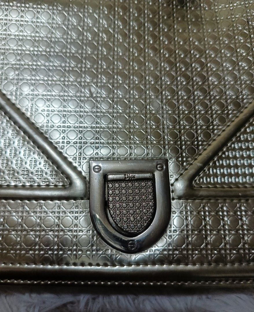 Dior Metallic Gold Diorama Flap Bag (Category: Luxury Bags & Wallets) located in Quezon City. Submitted by lootsniwoah_12 (Listing ID 1470631093, Image 3). Description: - Authentic Dior Diorama bag in striking gold metallic leather - Features modern geometric cannage quilting and silver-tone hardware - Signature 'Dior' clasp front lock closure - Structured accordion side gussets with matching pattern - Includes a comfortable chain-link and leathe