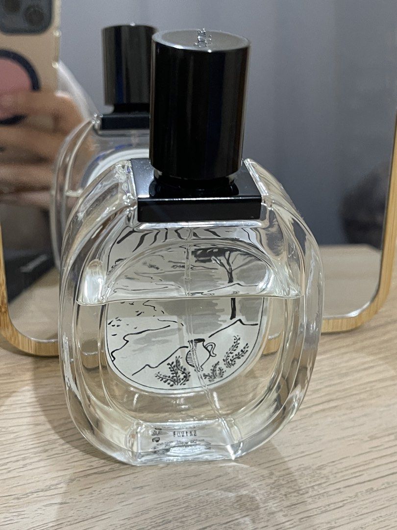 Diptyque Ilio EDT 100ml (Category: Fragrance & Deodorants) located in Manila. Submitted by priv.com (Listing ID 1470581196, Image 2). Description: DIPTYQUE ILIO EDT 100ML 🍃 Preloved | For Sale Letting go of my Diptyque Ilio Eau de Toilette, 100 mL. Still has plenty of juice left! 🤍 𖦹 Condition: Preloved, see photos for actual condition 𖦹 Size: 100 mL 𖦹 Scent: Fresh, fruity, and slightly floral 𖦹 Inclusions: Bottle only 𖦹 RFS: cheating ex’s