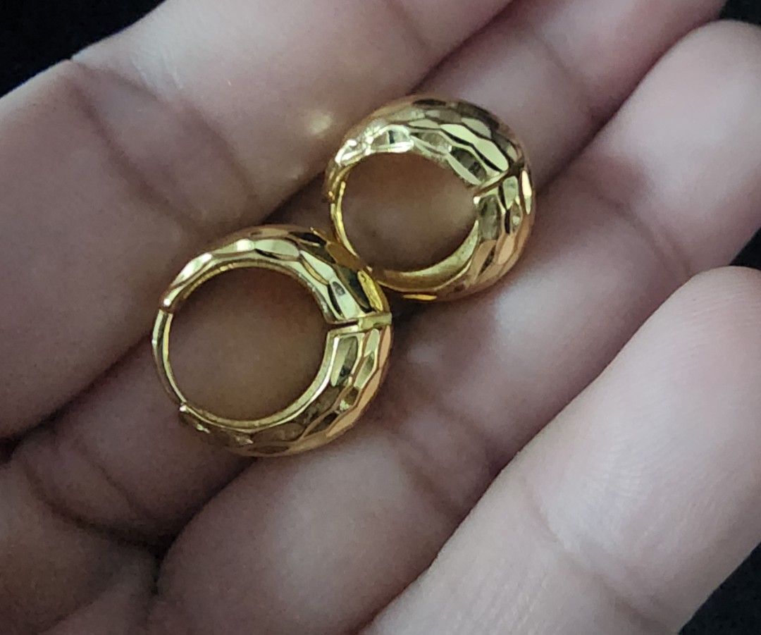 discoball diacut earrings (gold) (Category: Earrings) located in Manila. Submitted by chrinathalie (Listing ID 1470580060, Image 2). Description: hifh grade fine jewelry from HK real 18k gold plated tarnish resistant ITEM IS NOT PAWNABLE.