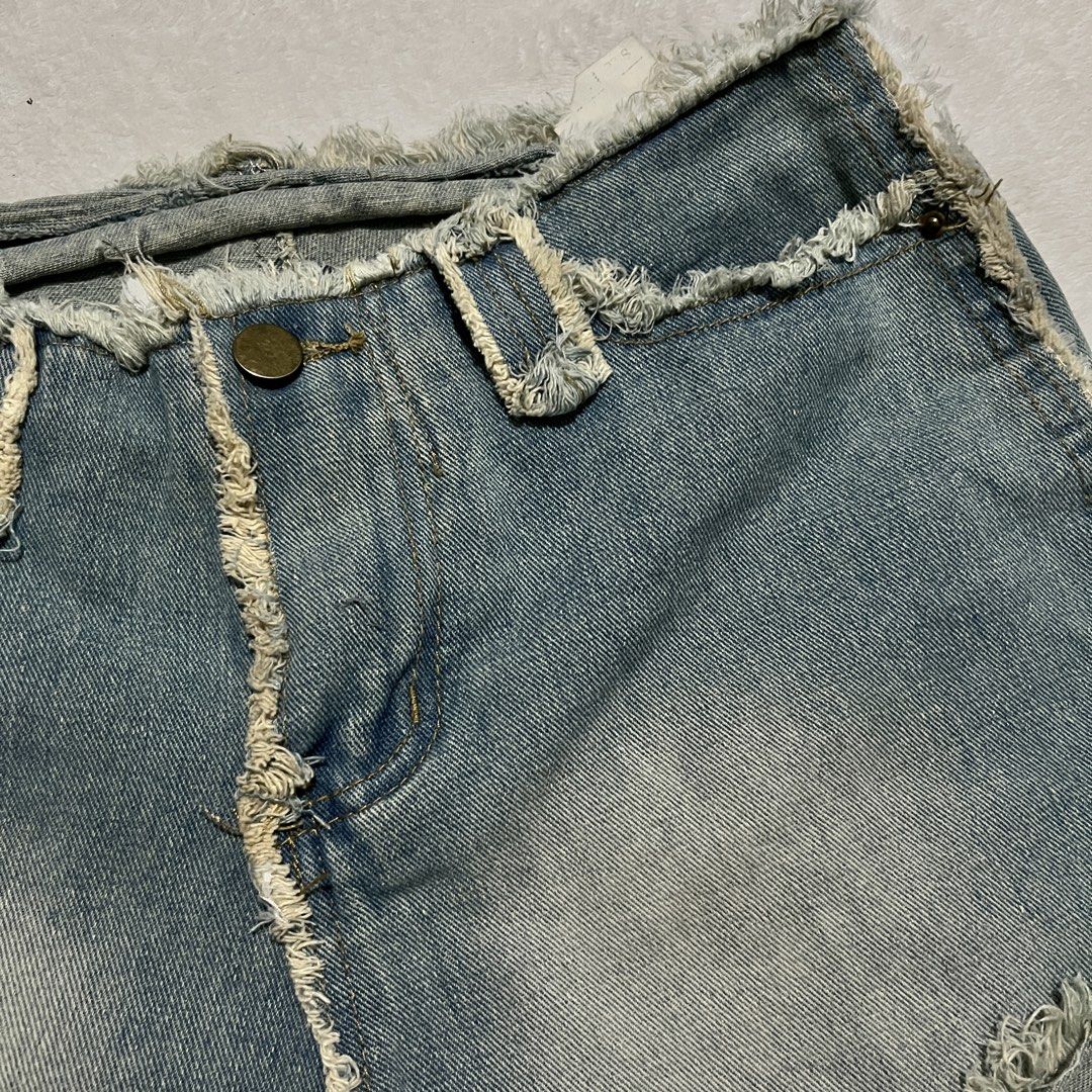 Distressed Raw Hem Denim Shorts (Category: Shorts) located in Binan City. Submitted by veniceao (Listing ID 1470715236, Image 2). Description: PLEASE READ ❤️ Loc: Laguna (open for checkout for cheaper sf—starts at ₱20) For sure buyer: 1. Make an offer. 2. Send your details for confirmation 3. Pay until 3pm the next day I confirm the order. Details: - Size 27-30 - Style: Vintage Y2K mid-rise denim shorts - Wash: Light wash with heavy frayed raw ed
