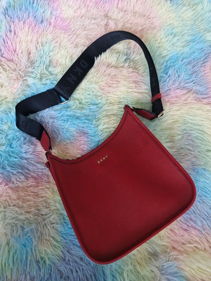 DKNY Sling Bag (Category: Cross-body Bags) located in Quezon City. Submitted by glenshoppe_ph (Listing ID 1470615490, Image 1). Description: Slight used DKNY Sling Bag Bought it from US kindly check po sa sa pics ang dimensions used cm po sa medida.
