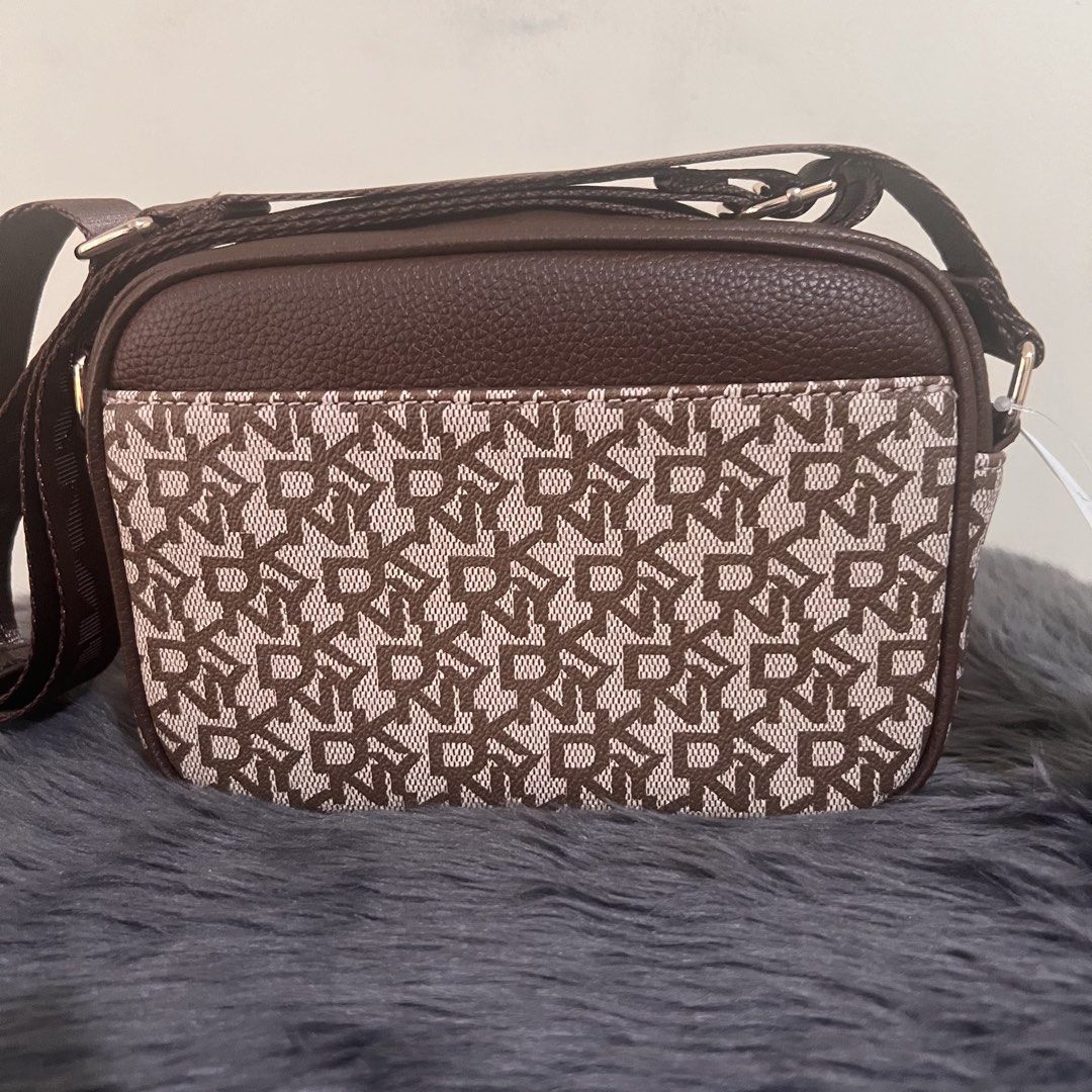 DKNY Women’s Sling Bag (Category: Cross-body Bags) located in Quezon City. Submitted by excessara.mnl (Listing ID 1470664925, Image 2). Description: .