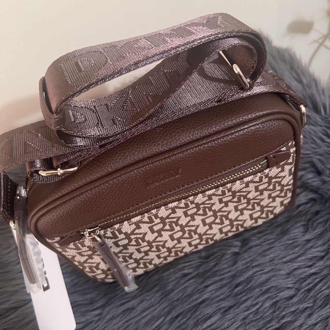 DKNY Women’s Sling Bag (Category: Cross-body Bags) located in Quezon City. Submitted by excessara.mnl (Listing ID 1470664925, Image 3). Description: .