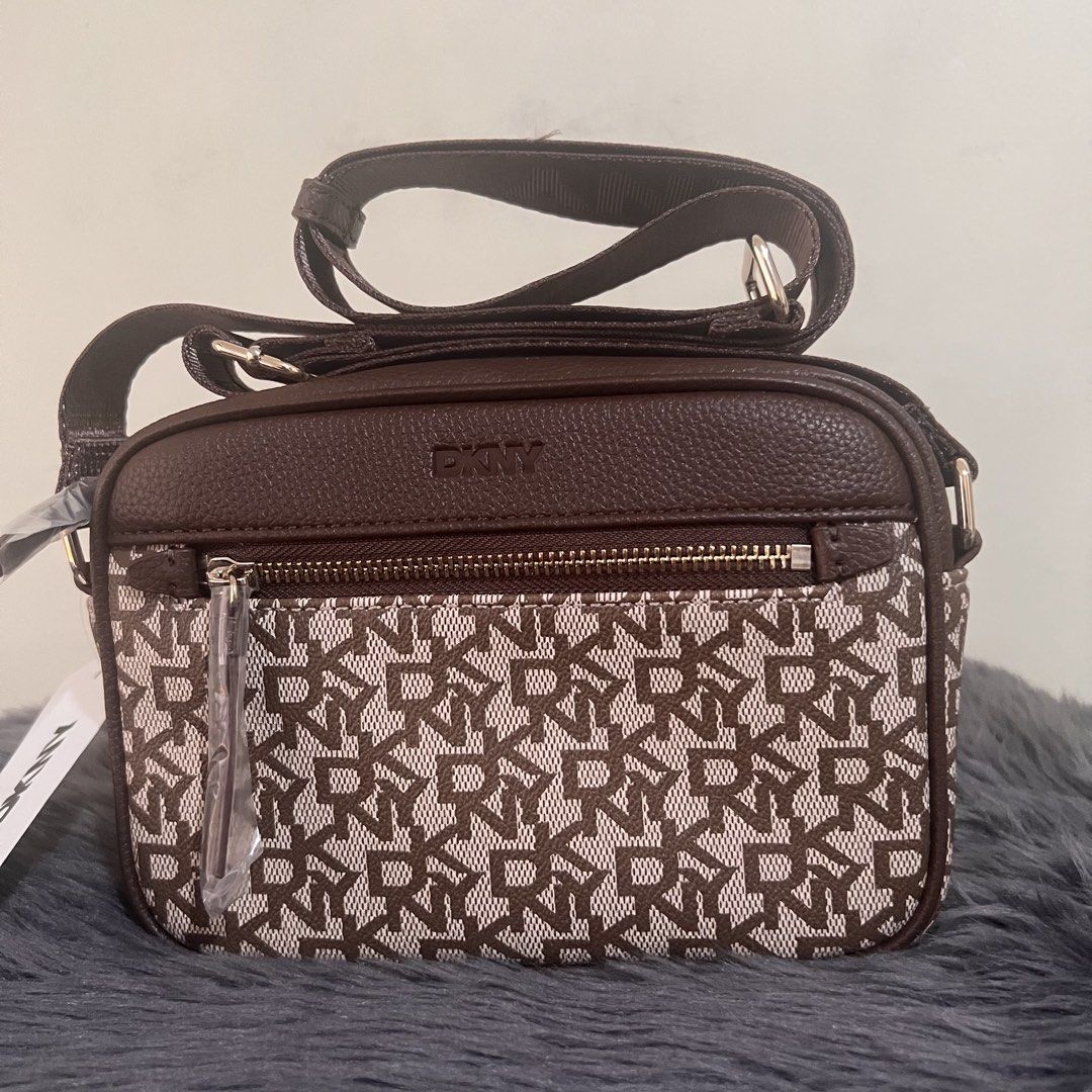 DKNY Women’s Sling Bag (Category: Cross-body Bags) located in Quezon City. Submitted by excessara.mnl (Listing ID 1470664925, Image 1). Description: .