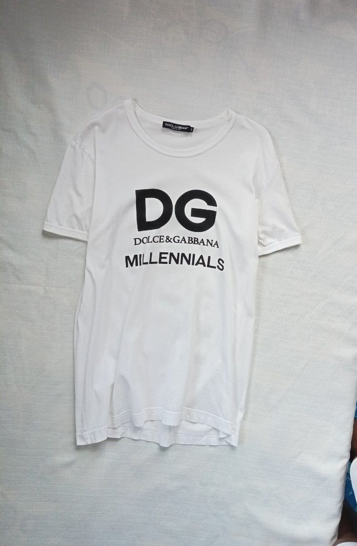 Dolce and Gabbana millennials DG white roundneck tee (Category: Luxury Apparel) located in Bagabag. Submitted by thrift_stories96 (Listing ID 1470697035, Image 1). Description: Dolce and Gabbana millennials DG white roundneck tee Size 42 - Unisex Medium to Large womens Medium mens Length - 27.5 Width - 20 Condition - excellent No flaw.