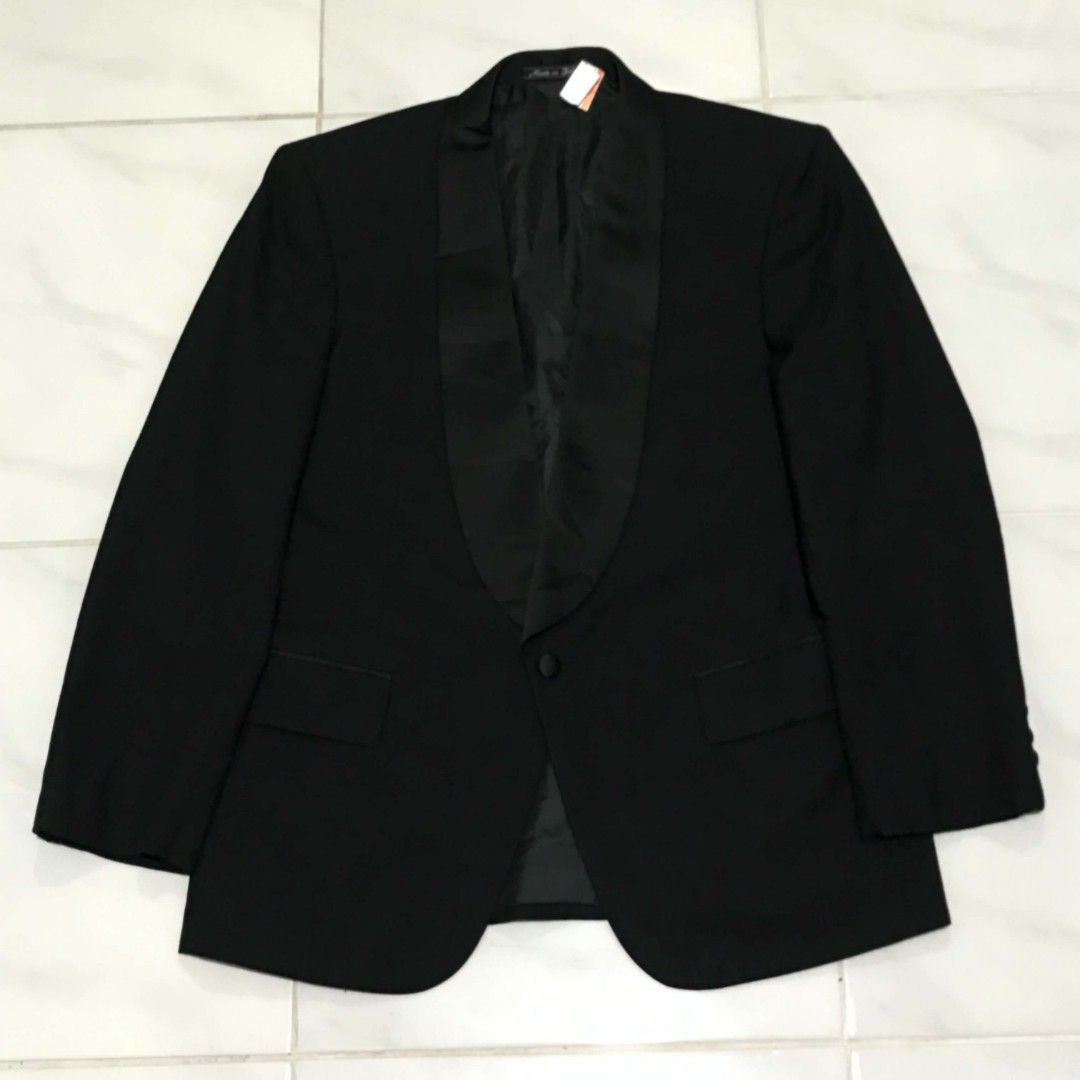 DONI BARASSI COAT BLAZER SUIT FORMAL LARGE (Category: Coats, Jackets and Outerwear) located in Cavite. Submitted by justthrift06 (Listing ID 1470648911, Image 1). Description: DIMENSION 22X30 GOOD CONDITION SHIPPING NATIONWIDE.