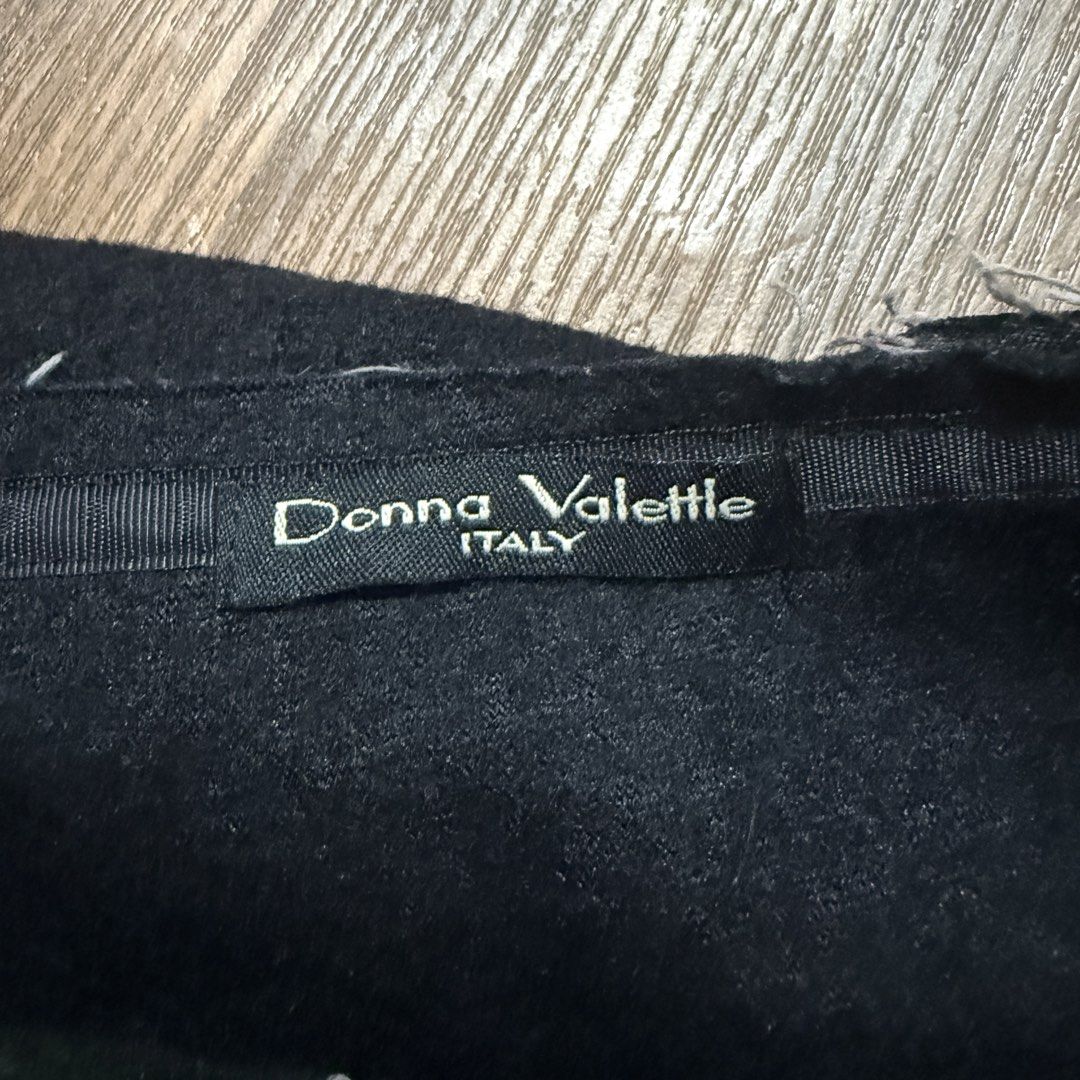donna valettle italy skirt (Category: Skirts) located in Pasig City. Submitted by misssynergy1800 (Listing ID 1470647754, Image 2). Description: .