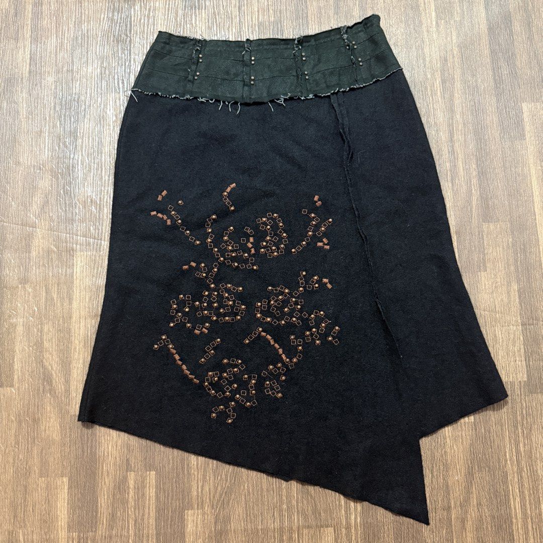 donna valettle italy skirt (Category: Skirts) located in Pasig City. Submitted by misssynergy1800 (Listing ID 1470647754, Image 1). Description: .