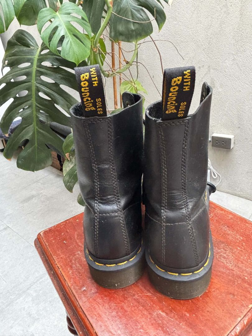 Dr. Martens 1460 Pascal Wanama [6UK/39EU] (Category: Boots) located in Las Pinas. Submitted by jettycakes (Listing ID 1470571345, Image 3). Description: Dr. Martens 1460 Pascal Wanama 6UK/39EU rarely used bought locally at Traffic Footwear for 7k (6,690 exactly) rfs: decluttering.