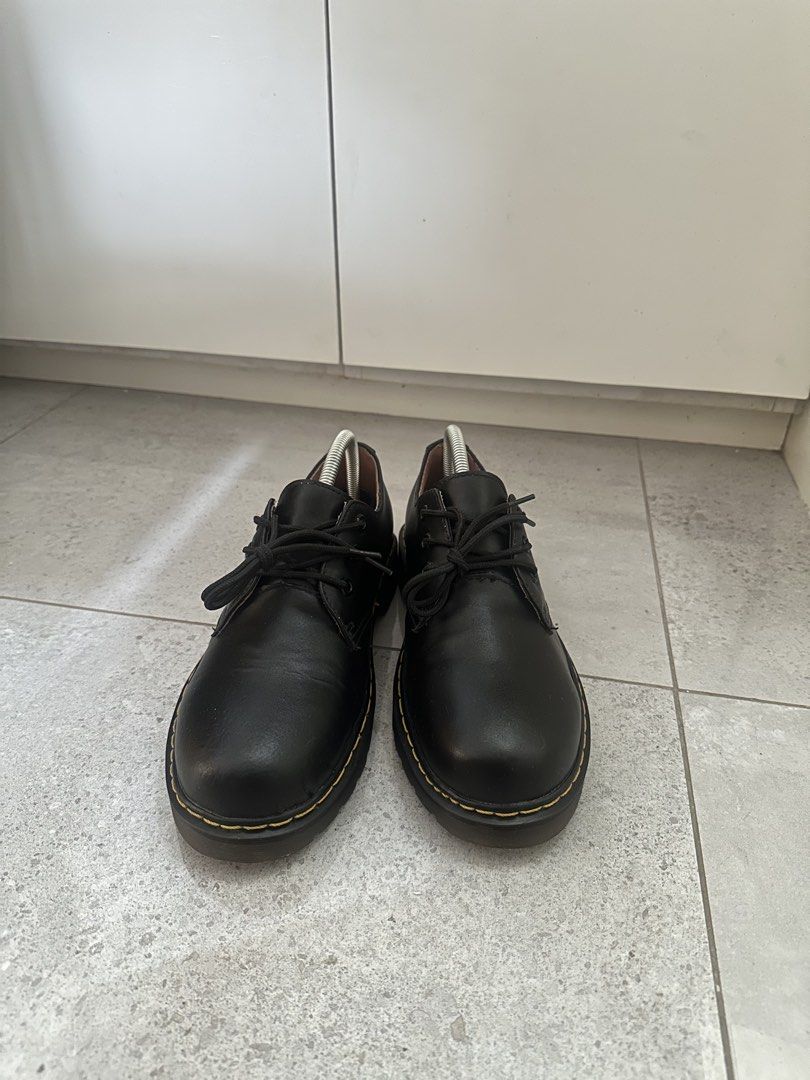 DR. MARTENS Air Wair 1461 (Class A) (Category: Dress Shoes) located in Makati City. Submitted by renzmoj (Listing ID 1470697421, Image 1). Description: DR. MARTENS Air Wair 1461 (Class A) Unisex - Black - Size EU 41, 25.5CM *Mas malaki yung size nya in actual, but in cm its 26cm..
