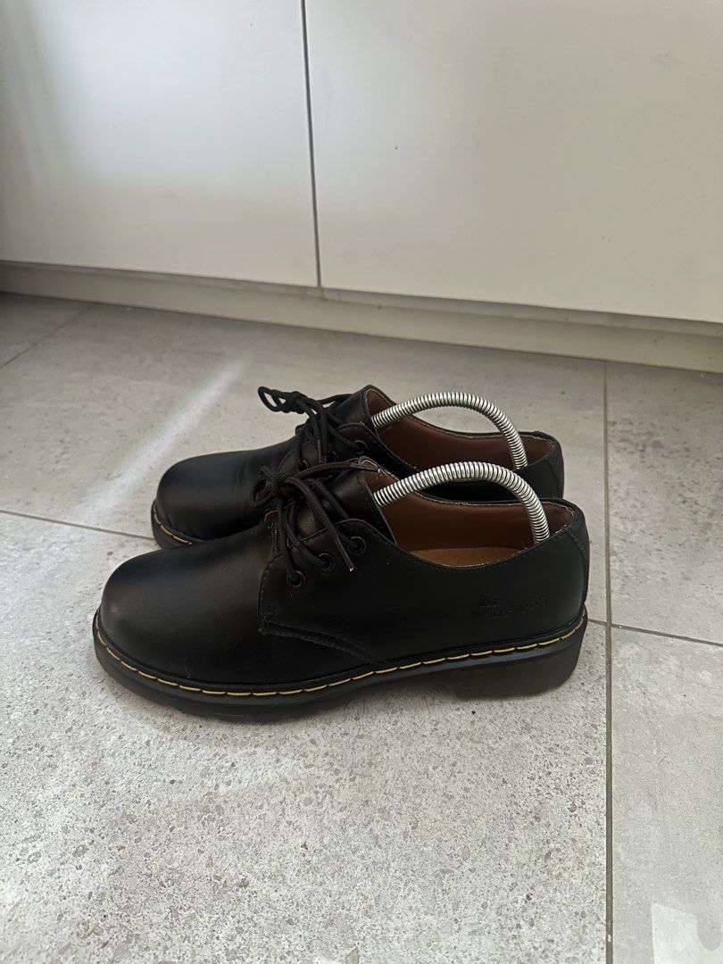 DR. MARTENS Air Wair 1461 (Class A) (Category: Dress Shoes) located in Makati City. Submitted by renzmoj (Listing ID 1470697421, Image 2). Description: DR. MARTENS Air Wair 1461 (Class A) Unisex - Black - Size EU 41, 25.5CM *Mas malaki yung size nya in actual, but in cm its 26cm..