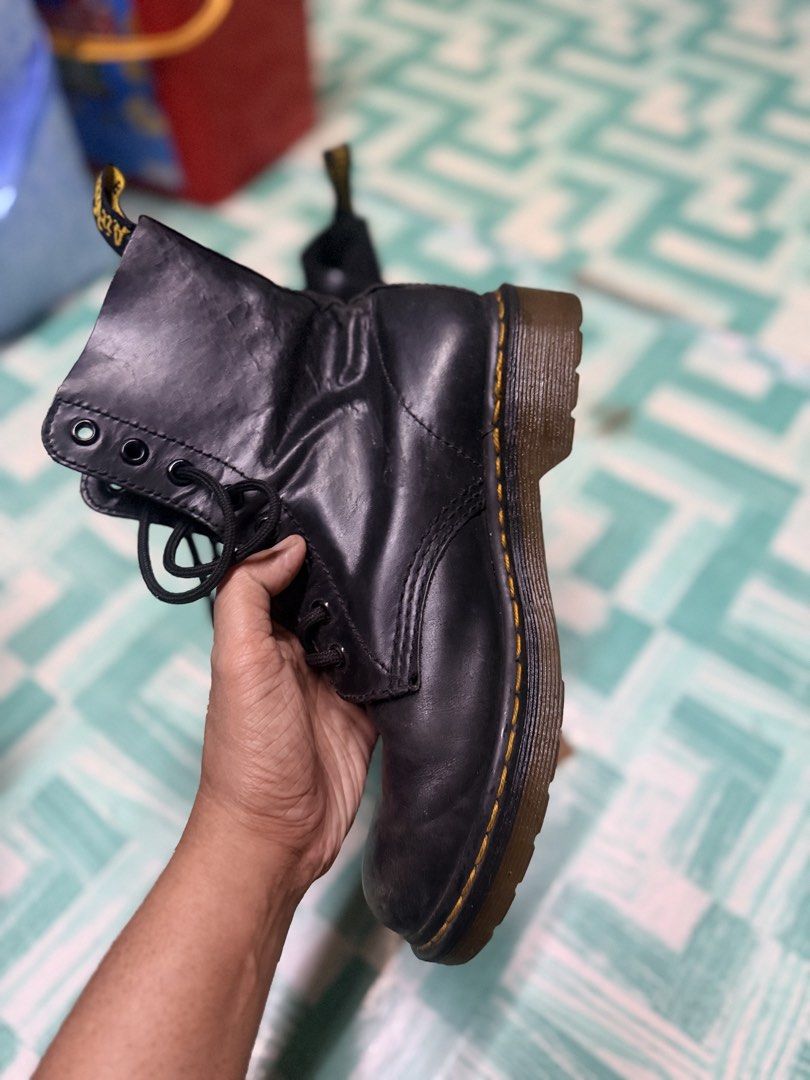 Dr Martens Boots (Category: Boots) located in Cainta. Submitted by iubelle (Listing ID 1470651531, Image 3). Description: Size: 7.