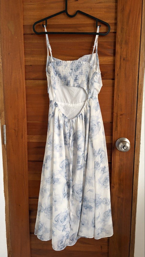 Dress for Sale (Category: Dresses) located in Taguig. Submitted by ahnnee__ (Listing ID 1470594556, Image 2). Description: •Brand New •Below the knee length dress •Backless 📍Taguig City 🚛 Sf - Buyer .