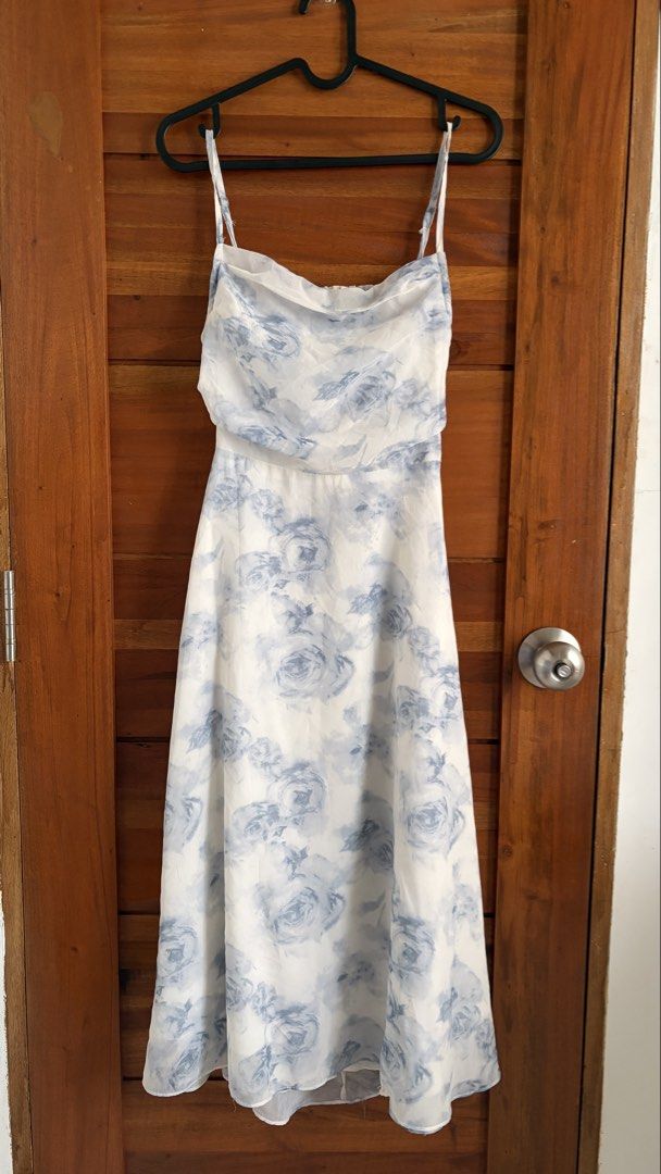 Dress for Sale (Category: Dresses) located in Taguig. Submitted by ahnnee__ (Listing ID 1470594556, Image 1). Description: •Brand New •Below the knee length dress •Backless 📍Taguig City 🚛 Sf - Buyer .