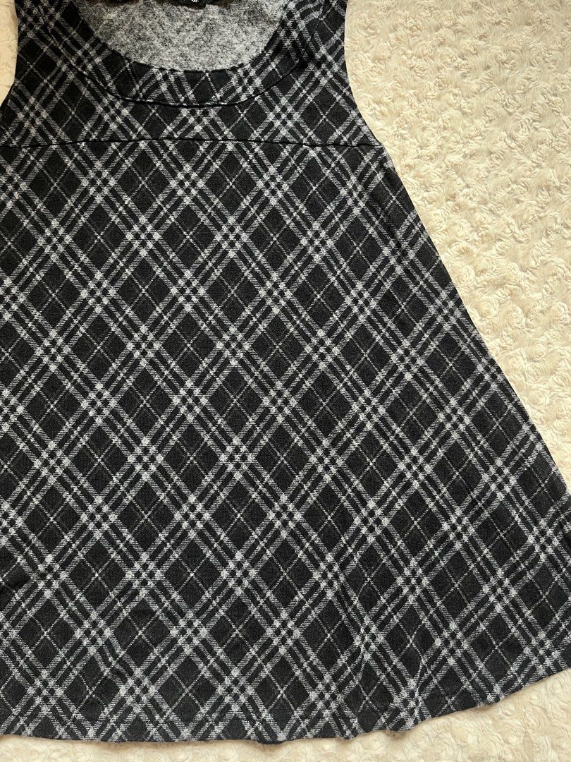 Dress Over Jeans Plaid Top (Category: Sleeveless) located in Mandaluyong City. Submitted by namislounge (Listing ID 1470674107, Image 2). Description: - Brand/Style: DIRZ sleeveless top - Pattern: Classic black and white plaid - Size: Medium (tag at neck) - Details: Scoop neckline, structured collar, slightly flared A-line silhouette - Fabric: Soft, lightweight, with stretch - Condition/Use: Great casual piece for layering or wearing solo.
