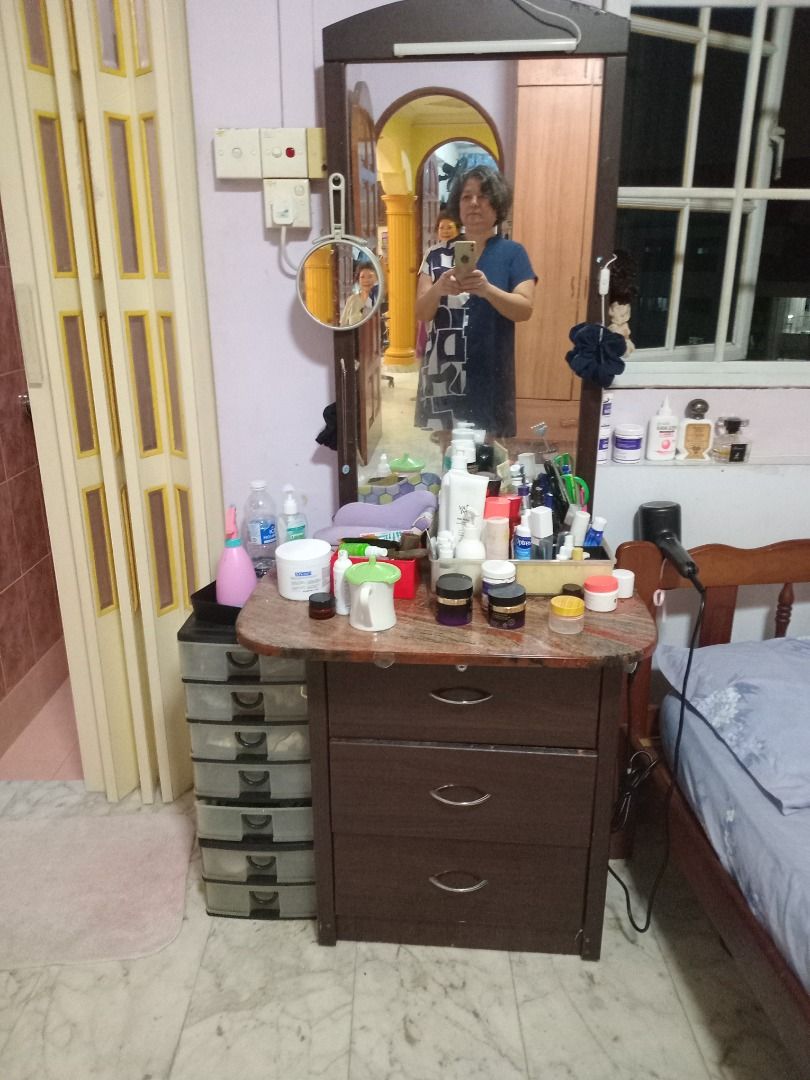 Dressing table (Category: Other Home Furniture) located in Singapore. Submitted by mightywhale-d0a7 (Listing ID 1470650811, Image 1). Description: .