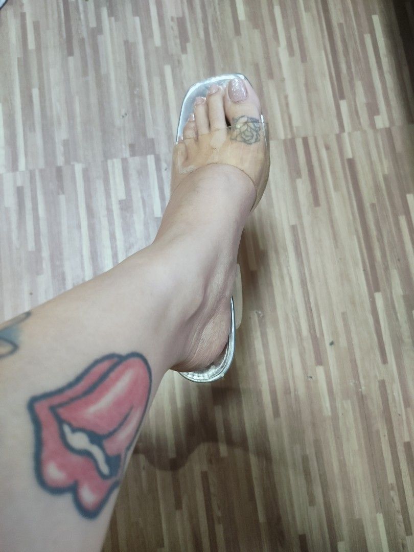 DStyle Clear Strap Silver Heels Size 37 (Category: Heels) located in San Jose del Monte. Submitted by helloitsmecamiel (Listing ID 1470559986, Image 2). Description: - Brand: DStyle - Size: 37 - with part that need lang dikitan yung tela lang sa talampakan - Design: Clear transparent toe strap and chunky clear plastic heel - Details: Metallic silver finish on the insole and square toe - Condition: Visible wear on the metallic surfaces and footbed