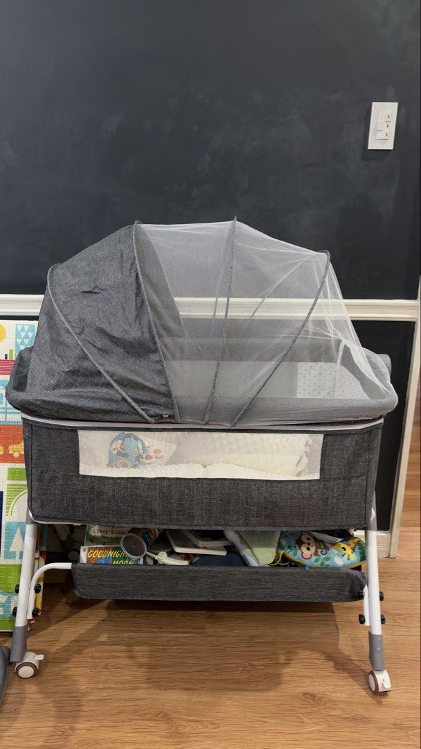 DULEPIG Foldable portable cradle bed (0-36 months) (Category: Cots & Cribs) located in Las Pinas. Submitted by mindlessghost (Listing ID 1470617906, Image 1). Description: High-quality multi-functional large space skin friendly crib.