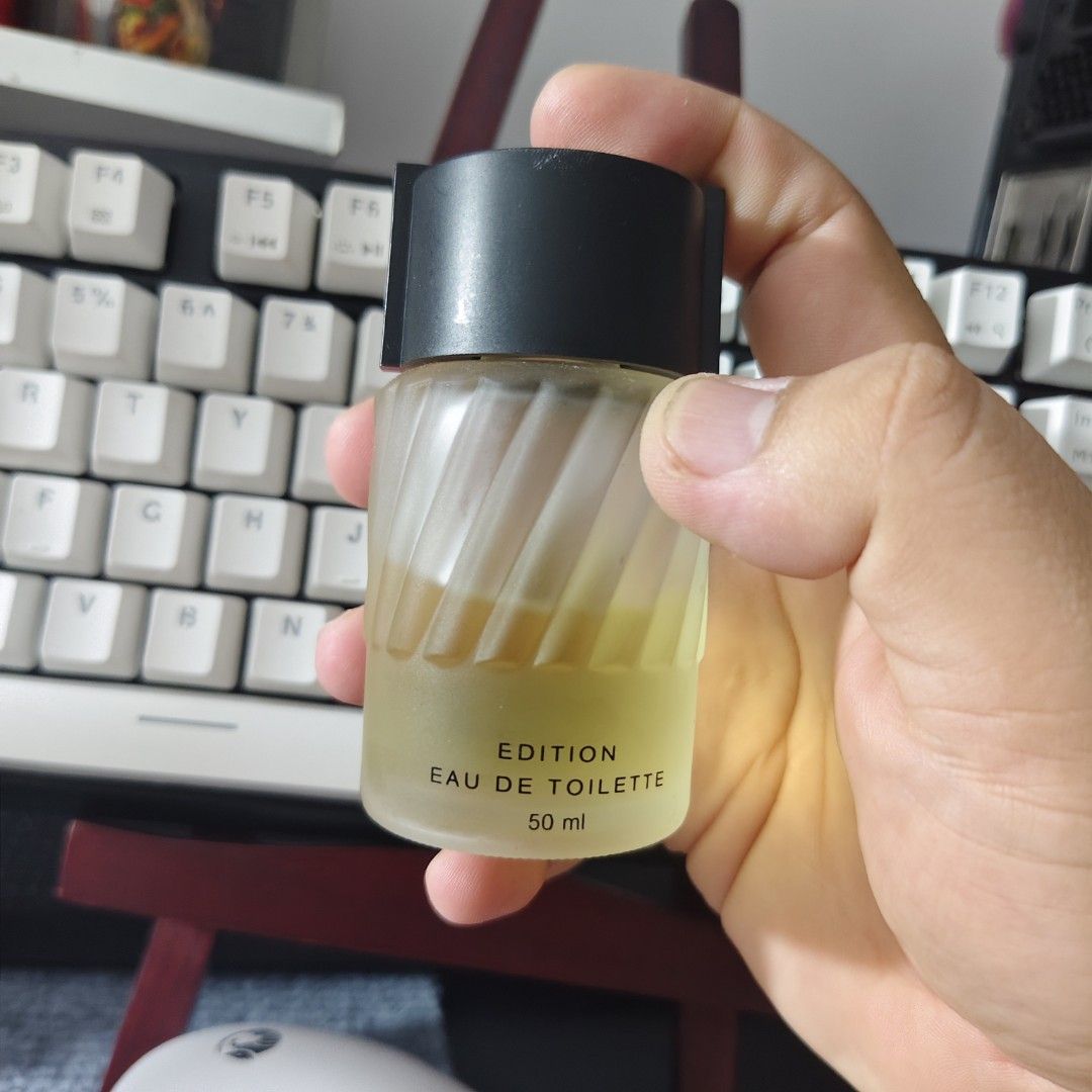 Dunhill Edition Eau de Toilette 50ml (Category: Fragrance & Deodorants) located in Dasmarinas. Submitted by dcrodriguez (Listing ID 1470573444, Image 3). Description: - Brand/Item: Alfred Dunhill Edition Eau de Toilette for Men - Volume: 50ml bottle (lightly used, high fill level) - Bottle Design: Frosted glass with ribbed texture and sleek black cap - Scent Profile: Classic, masculine fragrance ideal for daily casual wear - Condition: Excellent 