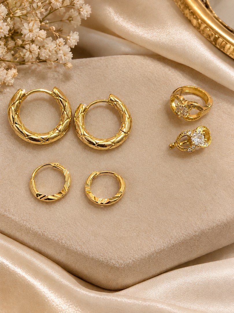 EARRINGS (Category: Earrings) located in Manila. Submitted by jen_26 (Listing ID 1470727645, Image 3). Description: 14k vermeil gold ✅non tarnish ✅non pawnable ✅hypo allergenic para ka ng nkreal gold jan try this items super affordable..perfect sa walang budget sa real gold pero gusto umawra pm lang po # 09913985200.