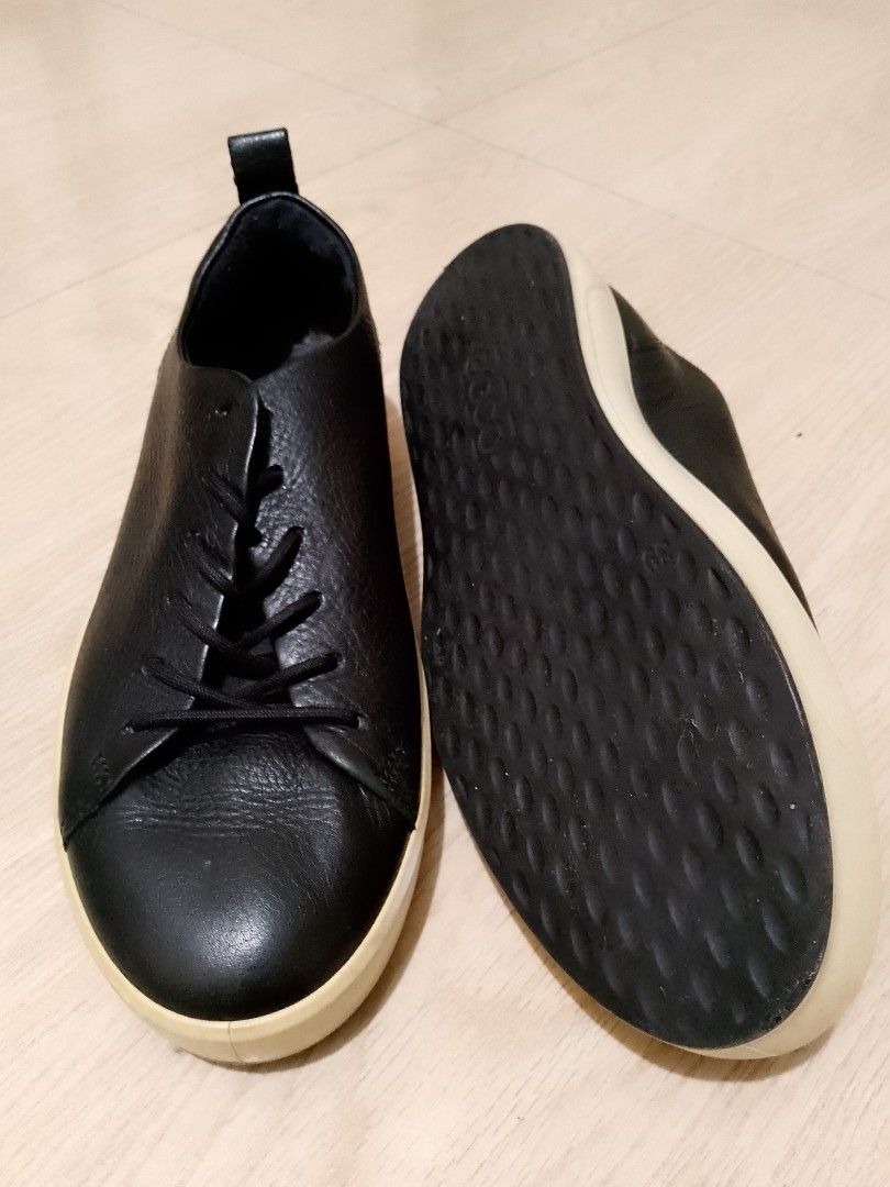 ECCO Soft 8 Men's Tie Sneakers (Category: Casual Shoes) located in Agdangan. Submitted by blessedwithason (Listing ID 1470668264, Image 3). Description: size 39 po ito..