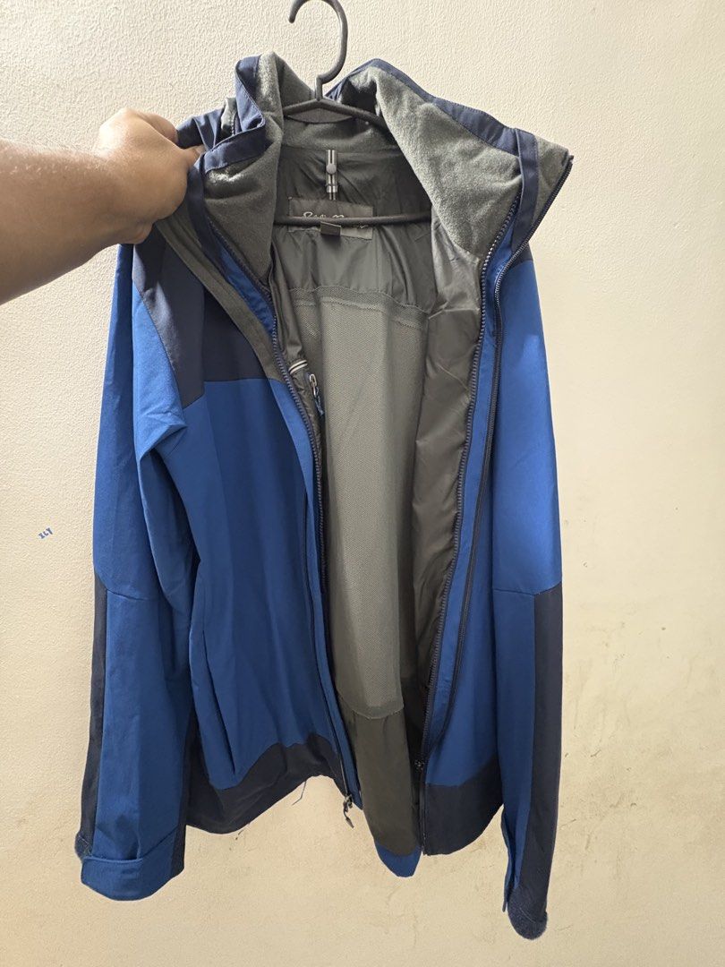 Eddie Bauer Weatheredge PLUS Men Hooked Shell Waterproof Ski Jacket Size M (Category: Coats, Jackets and Outerwear) located in Manila. Submitted by shoepatos4u (Listing ID 1470637581, Image 1). Description: • Waterproofing & Breathability: 10K/10K fully seam-sealed fabric rating using exclusive WeatherEdge Plus and StormRepel DWR technology. • Material: 100% polyester shell with TPU film backing. • Ventilation & Storm Protection: Ventilating pit 