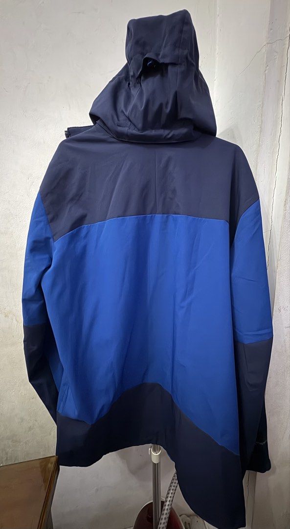 Eddie Bauer Weatheredge PLUS Men Hooked Shell Waterproof Ski Jacket Size M (Category: Coats, Jackets and Outerwear) located in Manila. Submitted by shoepatos4u (Listing ID 1470637581, Image 3). Description: • Waterproofing & Breathability: 10K/10K fully seam-sealed fabric rating using exclusive WeatherEdge Plus and StormRepel DWR technology. • Material: 100% polyester shell with TPU film backing. • Ventilation & Storm Protection: Ventilating pit 