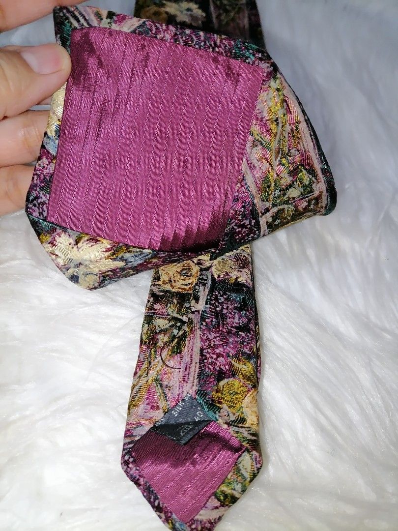 Esmenegildo Zegna Silk Tie (Category: Ties) located in Butuan. Submitted by az-branded.items (Listing ID 1470650886, Image 2). Description: Widest part almost 4 " Authentic luxury item Made in Italy Last 2 pictures for reference Mura napo sa presyo ko From Japan.