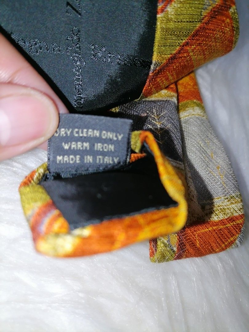 Esmenegildo Zegna Silk Tie (Category: Luxury Accessories) located in Butuan. Submitted by az-branded.items (Listing ID 1470651437, Image 3). Description: Widest part almost 4 " Authentic luxury item Please see last 2pics.for reference Mura napo sa presyo ko Made in Italy From Japan.