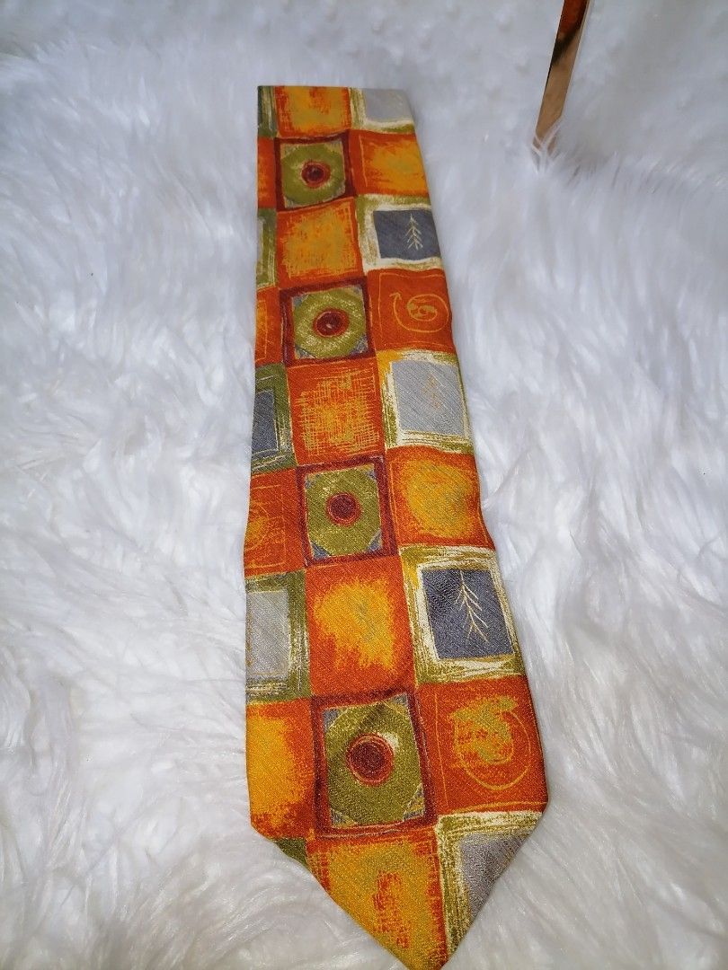 Esmenegildo Zegna Silk Tie (Category: Luxury Accessories) located in Butuan. Submitted by az-branded.items (Listing ID 1470651437, Image 1). Description: Widest part almost 4 " Authentic luxury item Please see last 2pics.for reference Mura napo sa presyo ko Made in Italy From Japan.