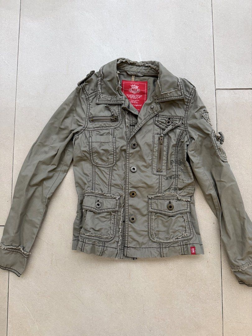 Espirit edc tailored casual jacket XS (Category: Coats, Jackets and Outerwear) located in Quezon City. Submitted by closet.cha (Listing ID 1470594458, Image 2). Description: Really nice pa but hindi na kasya Fits xs No flaws *PLEASE READ DESCRIPTION, DO NOT MAKE AN OFFER IF YOU ARE NOT SURE* Size: XS/S With lining but no pads, worn as a cover-up Unworn Good condition No return no exchange No haggle and low baller offers. No other photos or when w