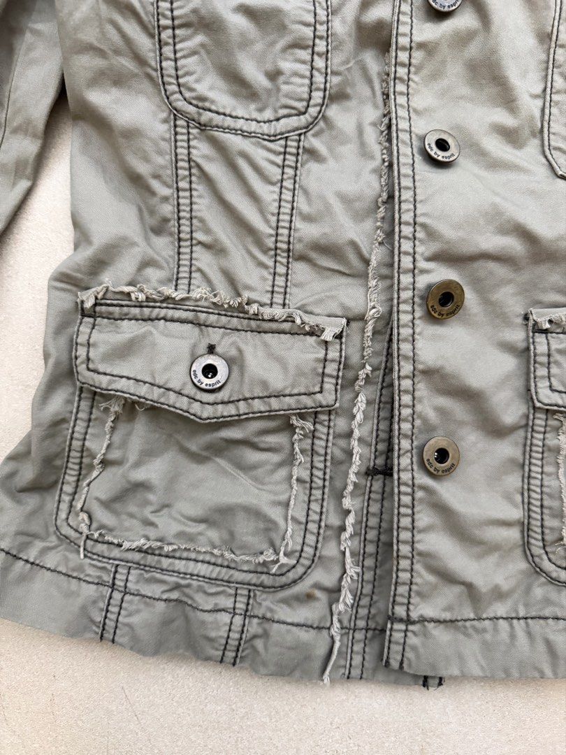 Espirit edc tailored casual jacket XS (Category: Coats, Jackets and Outerwear) located in Quezon City. Submitted by closet.cha (Listing ID 1470594458, Image 3). Description: Really nice pa but hindi na kasya Fits xs No flaws *PLEASE READ DESCRIPTION, DO NOT MAKE AN OFFER IF YOU ARE NOT SURE* Size: XS/S With lining but no pads, worn as a cover-up Unworn Good condition No return no exchange No haggle and low baller offers. No other photos or when w