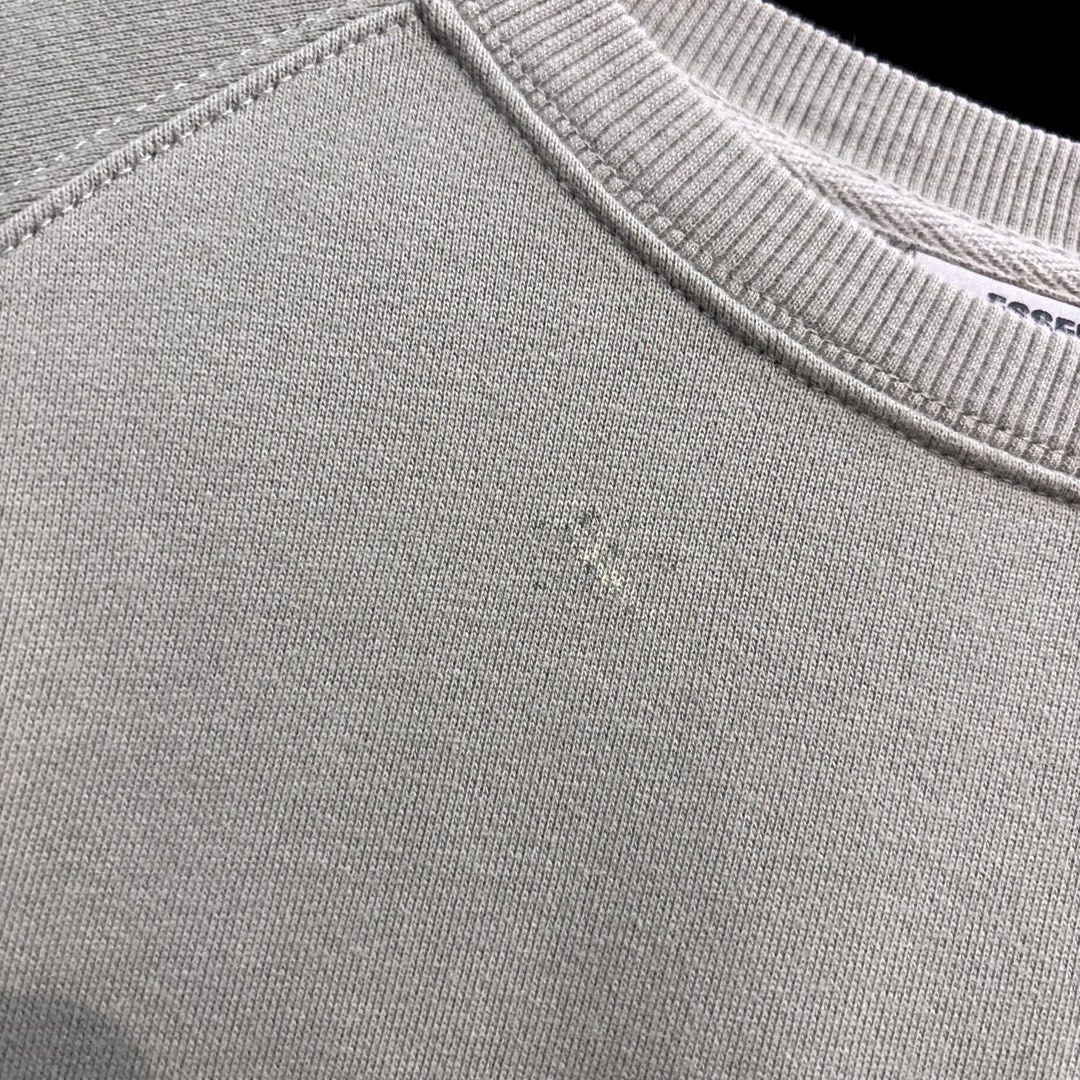 Essentials Longssleve (Category: Activewear) located in Rizal. Submitted by doyskie.star (Listing ID 1470582423, Image 3). Description: Mine 750 🔥🔥 ESSENTIALS GREEN LONGSLEEVE 23.5 by 26.5 COMPLETE TAGS GOOD CONDITION.