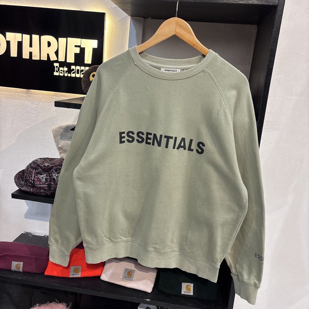 Essentials Longssleve (Category: Activewear) located in Rizal. Submitted by doyskie.star (Listing ID 1470582423, Image 2). Description: Mine 750 🔥🔥 ESSENTIALS GREEN LONGSLEEVE 23.5 by 26.5 COMPLETE TAGS GOOD CONDITION.