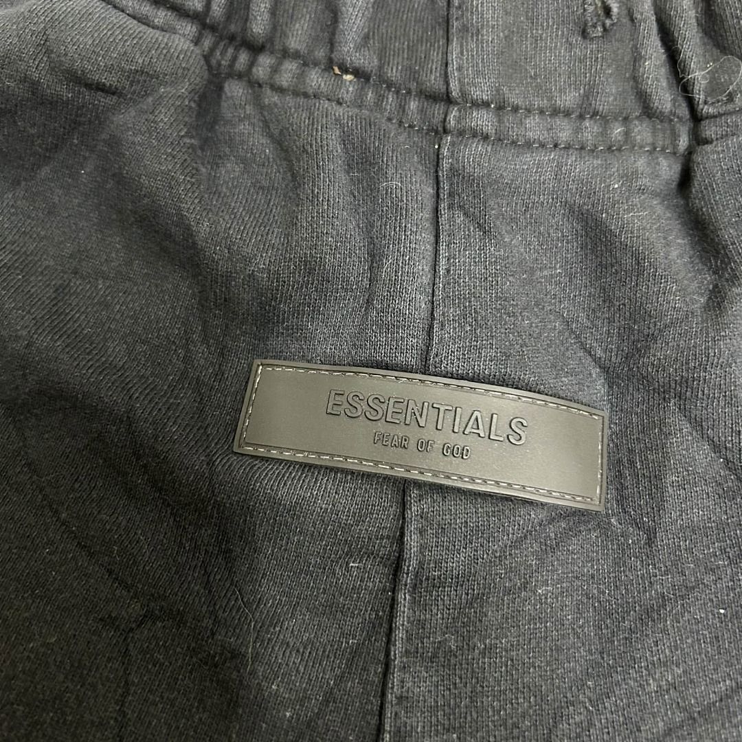 ESSENTIALS SHORT FOR WOMENS (Category: Shorts) located in Caloocan City. Submitted by j3ngsanity (Listing ID 1470667313, Image 2). Description: ISSUE : FADED PART / MISSING LACE SIZE : 23 to 25.