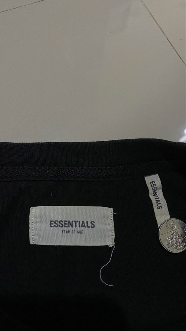 Essentials T shirt (Category: Coats, Jackets and Outerwear) located in Nagcarlan. Submitted by nsh.c (Listing ID 1470611081, Image 3). Description: Excellent condition Cr:9.5/10 Dimes:30X24 No issue no basag print ganda neto.