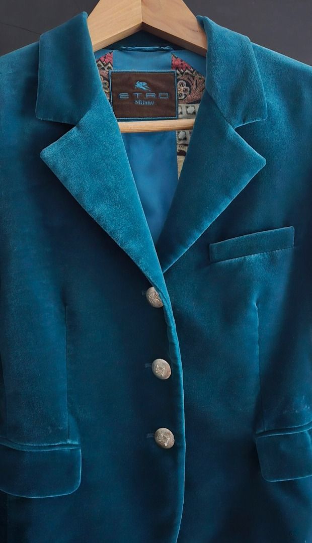 Etro Milano Velvet Blazer (Category: Coats, Jackets and Outerwear) located in Taguig. Submitted by romain.miu.11 (Listing ID 1470642164, Image 3). Description: 💚 AUTHENTIC ETRO MILANO — LUXURY VELVET BLAZER Elegant ETRO velvet blazer in a stunning royal green shade. A timeless Italian designer piece with a luxurious texture and sophisticated look. Perfect for elevating any outfit, whether styled with tailored trousers, jeans, or an elegant dress