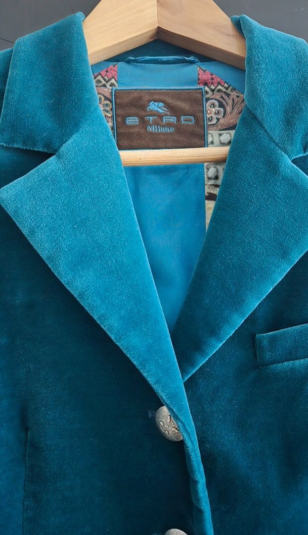 Etro Milano Velvet Blazer (Category: Coats, Jackets and Outerwear) located in Taguig. Submitted by romain.miu.11 (Listing ID 1470642164, Image 1). Description: 💚 AUTHENTIC ETRO MILANO — LUXURY VELVET BLAZER Elegant ETRO velvet blazer in a stunning royal green shade. A timeless Italian designer piece with a luxurious texture and sophisticated look. Perfect for elevating any outfit, whether styled with tailored trousers, jeans, or an elegant dress