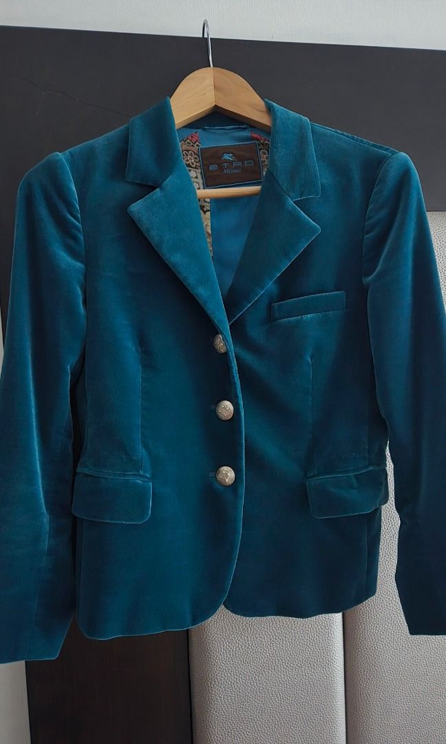 Etro Milano Velvet Blazer (Category: Coats, Jackets and Outerwear) located in Taguig. Submitted by romain.miu.11 (Listing ID 1470642164, Image 2). Description: 💚 AUTHENTIC ETRO MILANO — LUXURY VELVET BLAZER Elegant ETRO velvet blazer in a stunning royal green shade. A timeless Italian designer piece with a luxurious texture and sophisticated look. Perfect for elevating any outfit, whether styled with tailored trousers, jeans, or an elegant dress