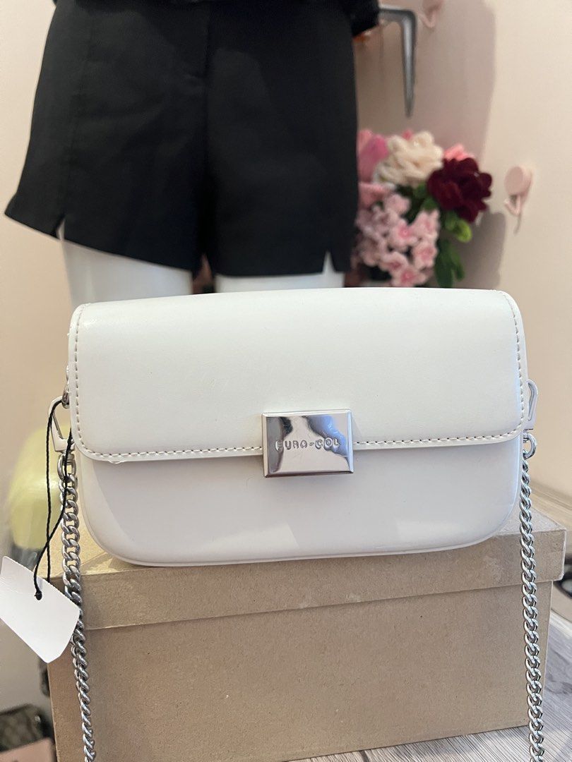 Euro-col White structured leather mini flap (Category: Cross-body Bags) located in Quezon City. Submitted by handpicked_collections_ph (Listing ID 1470659465, Image 1). Description: .