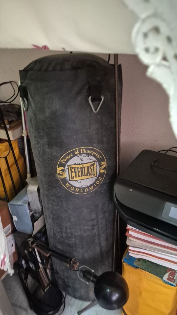 Everlast heavy punching bag, Sports Equipment, Exercise & Fitness ...