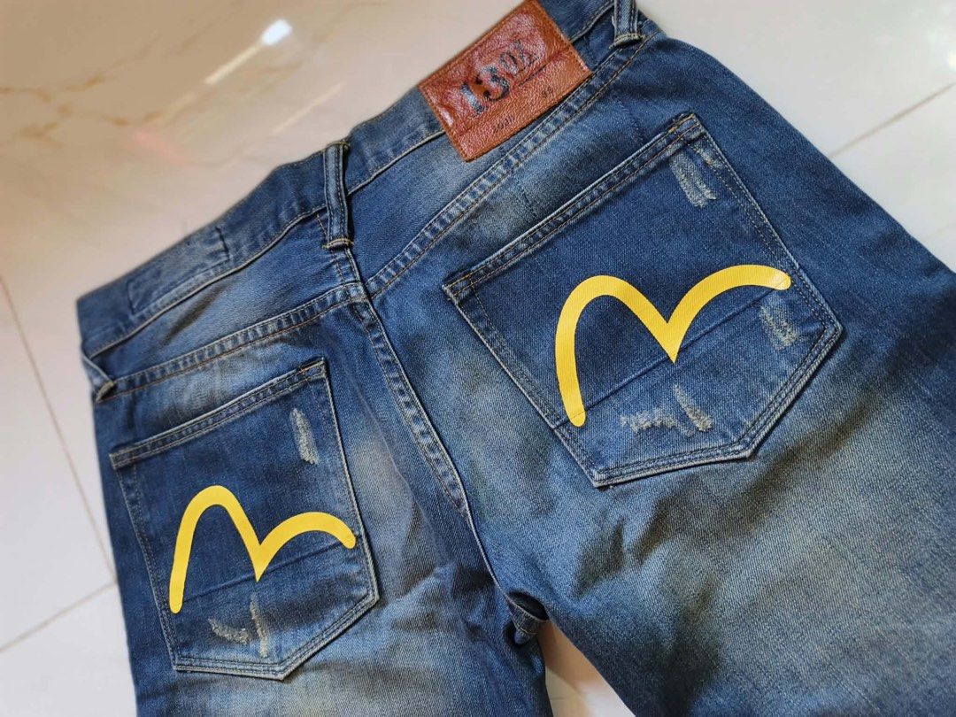 Evisu 2000 Yellow Seagull Denim Jeans Size 32 (Category: Jeans) located in Bustos. Submitted by thenlnclot60500 (Listing ID 1470650998, Image 1). Description: - Brand: Evisu Model 2000 - Size: 32 - Fit: Classic straight leg - Wash: Medium blue with subtle distressing and whiskering - Details: Iconic yellow seagull print on back pockets, button fly closure - Authenticity: Leather back patch, interior cotton waist label, and care tags included - Co