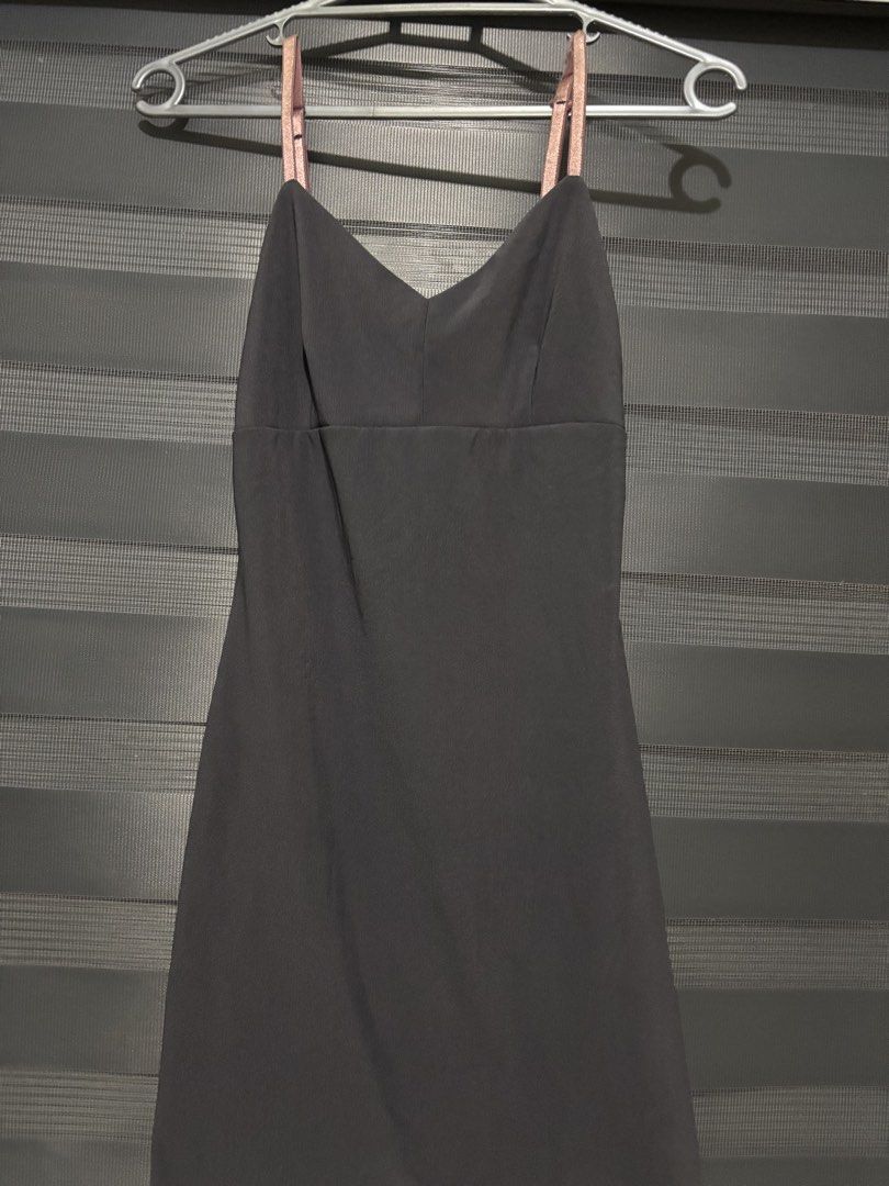 evolution gray with pink strap dress (Category: Dresses) located in Manila. Submitted by iyahpreloved_ (Listing ID 1470688328, Image 1). Description: size S adjustable strap.