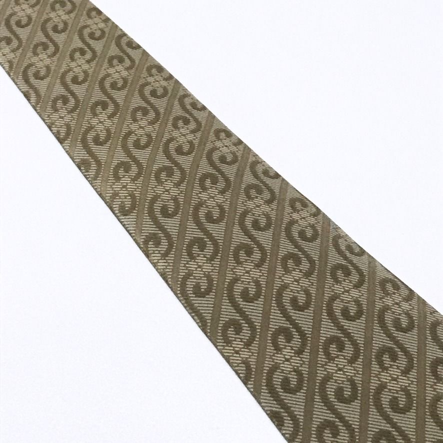 Excellent Geometric Stripes Pattern Beige Neck Tie (Category: Ties) located in Taguig. Submitted by retrogaze (Listing ID 1470706514, Image 3). Description: This 100% silk necktie by Excellent features a warm beige-champagne ground. The blade is decorated with a repeating geometric bias stripe pattern showcasing interlocking 'S'-scroll motifs and wavy ribbon tendrils in a taupe-brown shade. Recommended Suit & Shirt Pairings: • The Executive Class