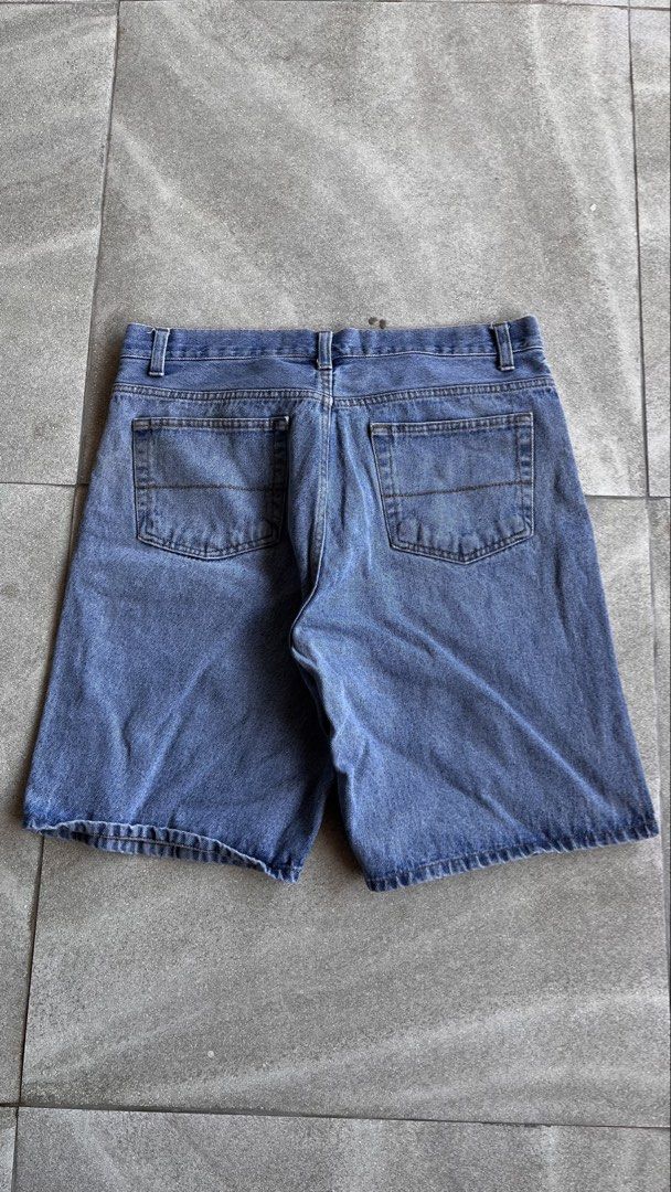 Faded Glory Denim Shorts Size 36 (Category: Shorts) located in Cabuyao City. Submitted by bulandos (Listing ID 1470655306, Image 2). Description: - Brand: Faded Glory - Size: 36 waist - Wash: Medium wash denim - Material: 100% cotton for durability and comfort - Fit: Standard straight fit for everyday wear - Features: Classic five-pocket design, button fly, and belt loops.