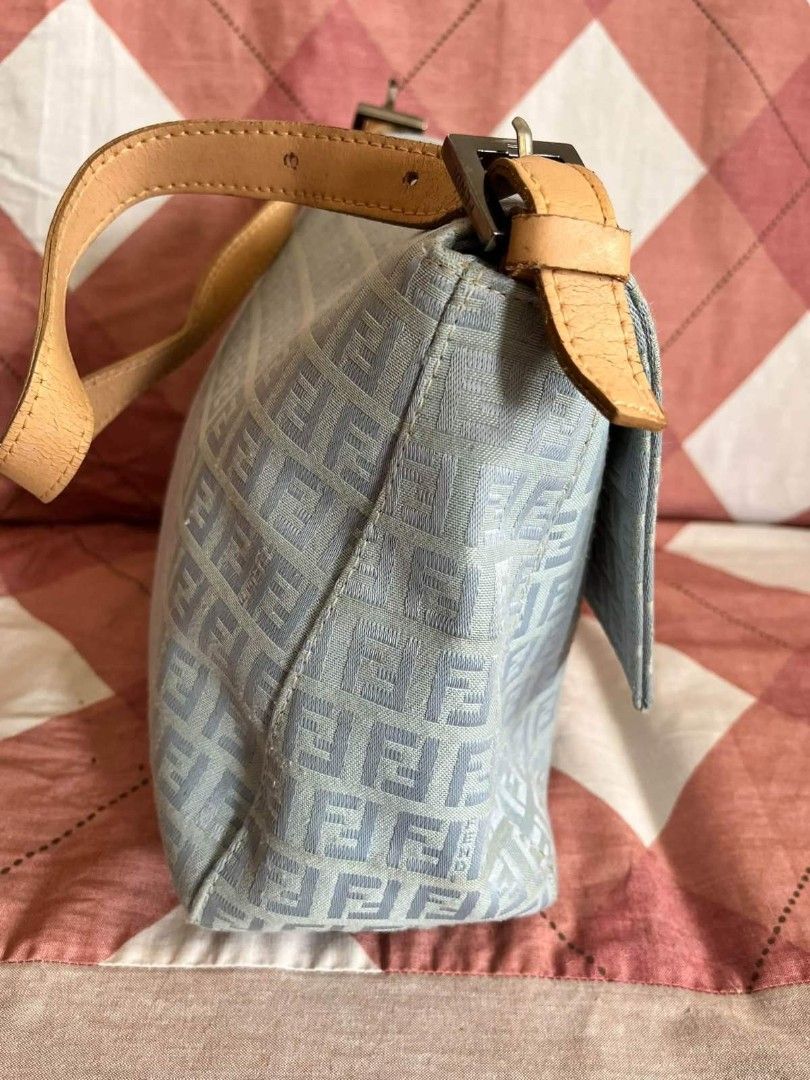 Fendi Baguette (Category: Shoulder Bags) located in Marikina City. Submitted by jecccc (Listing ID 1470642762, Image 2). Description: Vintage fendi Baguette japan Surplus NGA yung code andun nakalagay sa magnetic lock no code inside the box all picture is posted.