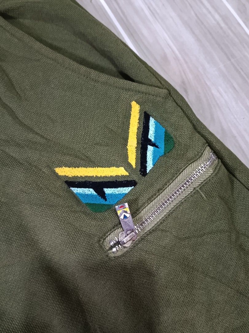FENDI COTTON SHORT (freeshipping) (Category: Shorts) located in Quezon City. Submitted by gyl-stop (Listing ID 1470682550, Image 3). Description: free shipping 28-31 x 20 very good condi cr: 9/10 issue: none.