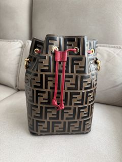 (Category: ) located in . Submitted by missshoesandbags (Listing ID 1470608603, Image 1). Description: .