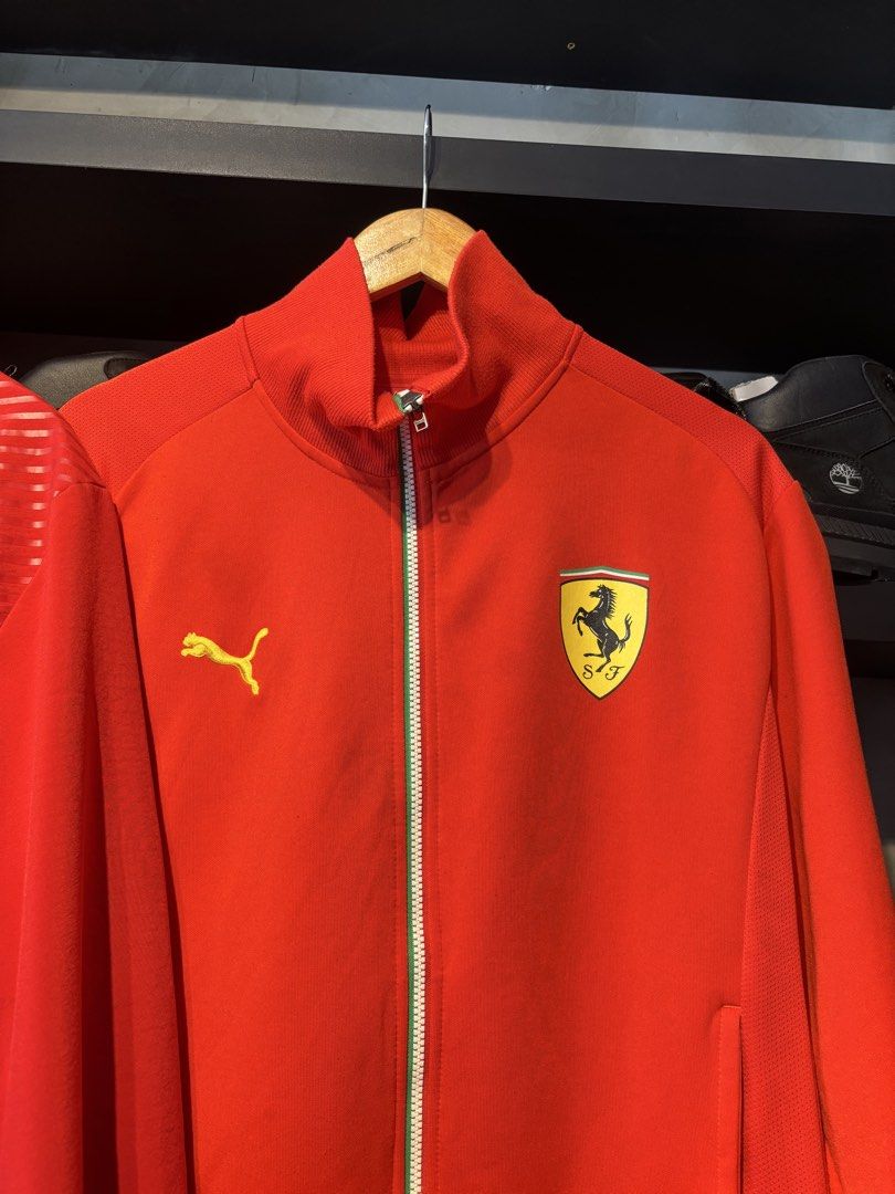 Ferrari Soft shell Jacket (Category: Coats, Jackets and Outerwear) located in San Fernando. Submitted by kayemanalac_05 (Listing ID 1470722209, Image 3). Description: 1590 each XL with hoodie Large .